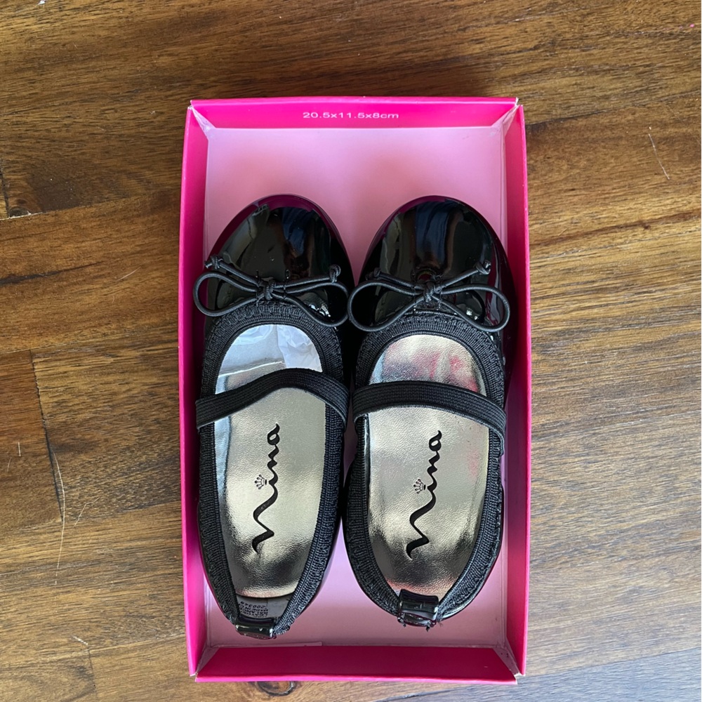 NIB Nina Black Esther Ballet Flat